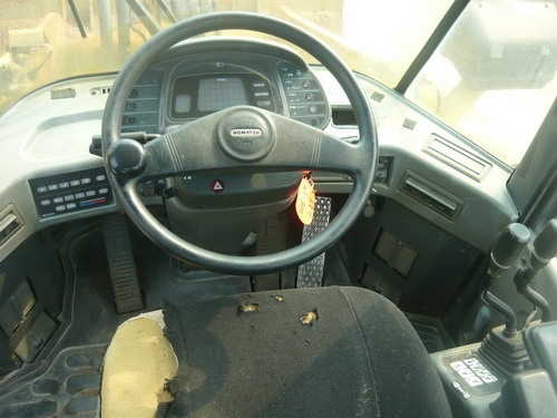 รถตักล้อยาง 3 คิว Komatsu WA300-3E รถเก่านอก ยังไม่เคยผ่านการใใช้งานในไทย 100\% รถตักล้อยาง 3 คิว Komatsu WA300-3E รถเก่านอก ยังไม่เคยผ่านการใใช้งานในไทย 100\%