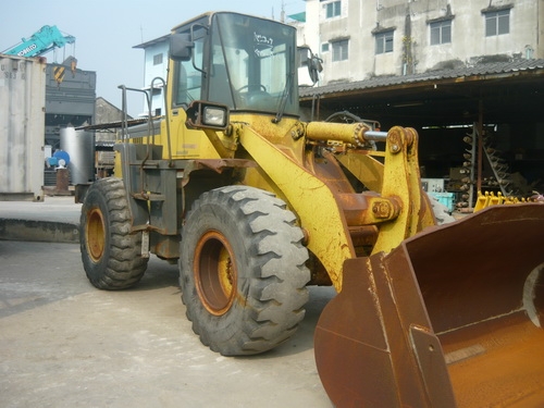 รถตักล้อยาง 3 คิว Komatsu WA300-3E รถเก่านอก ยังไม่เคยผ่านการใใช้งานในไทย 100\%