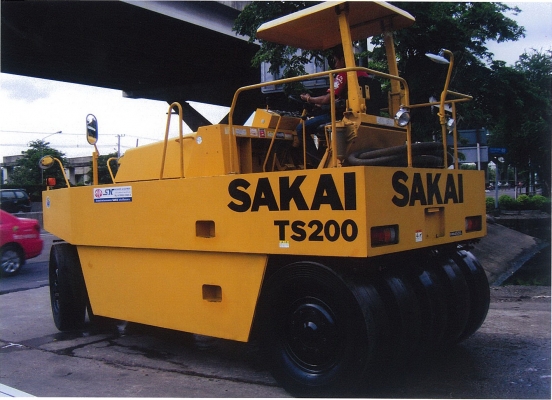 รถบดล้อยาง 9ล้อ SAKAI รุ่น TS200