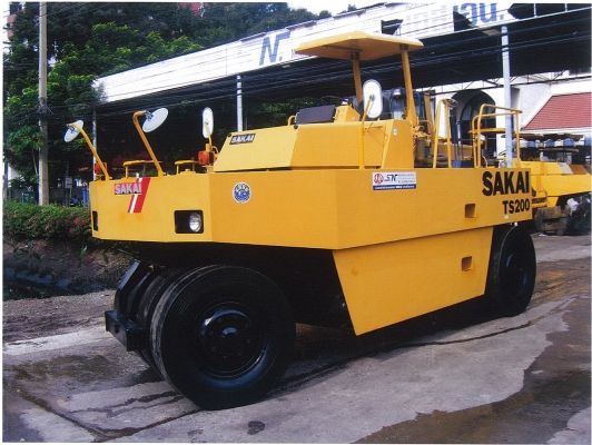 รถบดล้อยาง 9ล้อ SAKAI รุ่น TS200