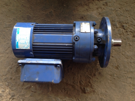 ขายมอเตอร์เกียร์หน้าแปรน Sumitomo 1/3 HP. 380 V อัตราทด 1:25 มีเบรคในตัว สภาพสวย พร้อมใช้งาน มีหลายตัวครับ