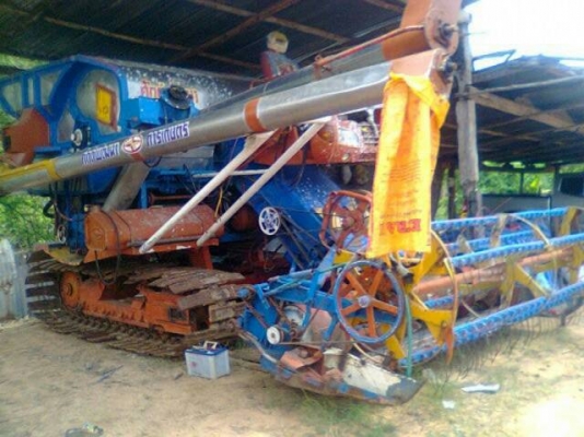 ขายรถเกี่ยวข้าว ศักดิ์พัฒนา อุ้ม2.5ตัน เครื่อง6BG1 TURBO พร้อมใช้ ช่วงล่างBIG37 D2