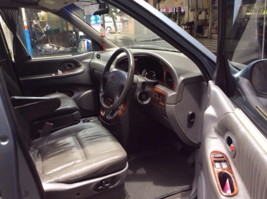 ขายรถครอครัว Kia carnival Gs 2.4 ปี 2001 เครื่องเดิม 2.4 เกียร์ออโต้ ติดแก๊ส lpg ระบบหัวฉีด เบาะหนัง ปรับไฟฟ้า ลายไม้ จอทีวีหน้า-หนัง แอร์หน้า-หลัง ม่านรอบคัน รถบ้าน เจ้าขอวคาแคร์ จอดในที่ล่มตลอด สีสวยมาก ซ่อมทุกจุด อยากเปลี่ยนรถ พร้อมใช้มากครับ