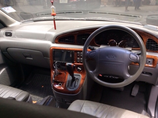 ขายรถครอครัว Kia carnival Gs 2.4 ปี 2001 เครื่องเดิม 2.4 เกียร์ออโต้ ติดแก๊ส lpg ระบบหัวฉีด เบาะหนัง ปรับไฟฟ้า ลายไม้ จอทีวีหน้า-หนัง แอร์หน้า-หลัง ม่านรอบคัน รถบ้าน เจ้าขอวคาแคร์ จอดในที่ล่มตลอด สีสวยมาก ซ่อมทุกจุด อยากเปลี่ยนรถ พร้อมใช้มากครับ