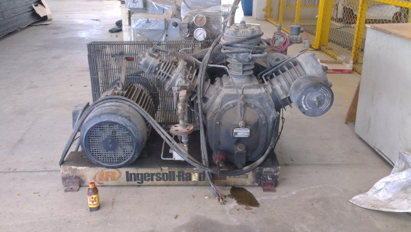 Sell> " New Item " ขายหัวปั้มลม Ingersoll Rand 15t2, 20 bar, 1000 PSI  พร้อมมอเตอร์ 3 เฟส 20 แรง ไฟ 380V. นครปฐมครับ
