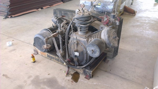Sell> " New Item " ขายหัวปั้มลม Ingersoll Rand 15t2, 20 bar, 1000 PSI  พร้อมมอเตอร์ 3 เฟส 20 แรง ไฟ 380V. นครปฐมครับ