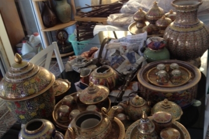 ชุดลายคราม เก่าเก็บเก่าเก็บครับสภาพสวยๆครับสนใจโทรสอบถามได้ครับ