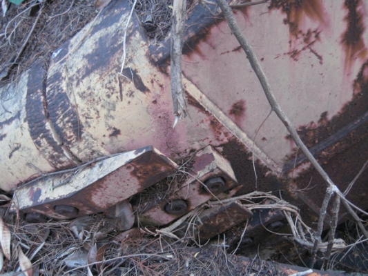 เครื่องตัก ขนาดใหญ่ ใช้ตักดิน เศษ ต่างๆ ของเก่าเก็บไม่ได้ใช้งาน