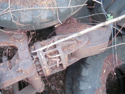 เครื่องตัก ขนาดใหญ่ ใช้ตักดิน เศษ ต่างๆ ของเก่าเก็บไม่ได้ใช้งาน