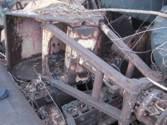 เครื่องตัก ขนาดใหญ่ ใช้ตักดิน เศษ ต่างๆ ของเก่าเก็บไม่ได้ใช้งาน