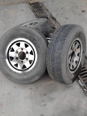 205/75R14 BRIDGE STONE LEO 67 แม๊กพร้อมยาง ใส่ได้เลยครับ โทร.081-427-3941