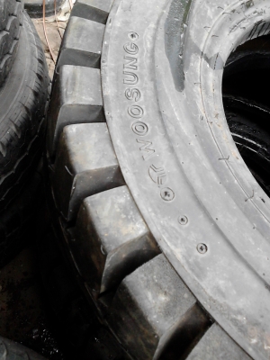 7.50-15 ยางโฟล์คลิฟท์ WOOSUNG ยางใหม่ไม่เคยใช้งาน ติดต่อ 081-427-3941 7.50-15 ยางโฟล์คลิฟท์ WOOSUNG ยางใหม่ไม่เคยใช้งาน ติดต่อ 081-427-3941