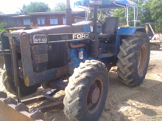 ขายฟอร์ด 6640 คาราโร  ดันหน้าผาน3 ไม่มีทะเบียนสภาพเดิมๆ