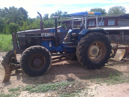 ขายฟอร์ด 6640 คาราโร  ดันหน้าผาน3 ไม่มีทะเบียนสภาพเดิมๆ