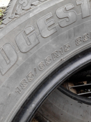 185/65R15  BRIDGESTONE  B250  ชุด 4 เส้น TEL.081-427-3941