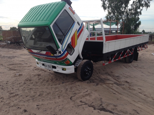 ขายรถ 6 ล้อ HINO KM เครื่อง 110 แรงม้า ทะเบียนแจ้ง ม.79 กระบะยาว 6 ม. กว้าง 2.37 เมตร เครืองดี คัสซี