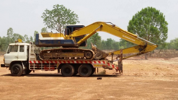 KOMATSU PC200-5 แพคคู่วัวงามครับ เล่มพร้อมทั้งสองคัน เก่านอกนำเข้า1คัน อีกคันเครื่อง6BD1 สนหลังไมล์เลยนะครับ KOMATSU PC200-5 แพคคู่วัวงามครับ เล่มพร้อมทั้งสองคัน เก่านอกนำเข้า1คัน อีกคันเครื่อง6BD1 สนหลังไมล์เลยนะครับ
