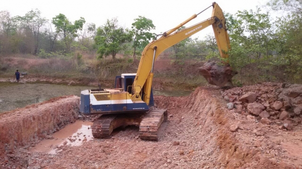 KOMATSU PC200-5 แพคคู่วัวงามครับ เล่มพร้อมทั้งสองคัน เก่านอกนำเข้า1คัน อีกคันเครื่อง6BD1 สนหลังไมล์เลยนะครับ KOMATSU PC200-5 แพคคู่วัวงามครับ เล่มพร้อมทั้งสองคัน เก่านอกนำเข้า1คัน อีกคันเครื่อง6BD1 สนหลังไมล์เลยนะครับ