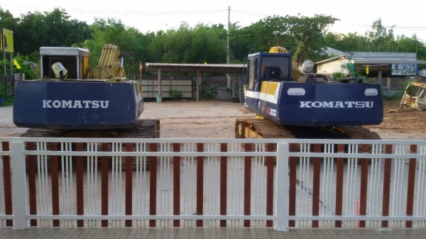 KOMATSU PC200-5 แพคคู่วัวงามครับ เล่มพร้อมทั้งสองคัน เก่านอกนำเข้า1คัน อีกคันเครื่อง6BD1 สนหลังไมล์เลยนะครับ KOMATSU PC200-5 แพคคู่วัวงามครับ เล่มพร้อมทั้งสองคัน เก่านอกนำเข้า1คัน อีกคันเครื่อง6BD1 สนหลังไมล์เลยนะครับ
