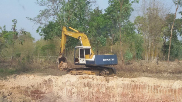 KOMATSU PC200-5 แพคคู่วัวงามครับ เล่มพร้อมทั้งสองคัน เก่านอกนำเข้า1คัน อีกคันเครื่อง6BD1 สนหลังไมล์เลยนะครับ KOMATSU PC200-5 แพคคู่วัวงามครับ เล่มพร้อมทั้งสองคัน เก่านอกนำเข้า1คัน อีกคันเครื่อง6BD1 สนหลังไมล์เลยนะครับ