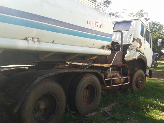 ต้องการขาย รถ 10 ล้อ / HINO หัวลากรถน้ำมัน ( หัว+หาง ) ลดราคาครับเหลือ 685000 บาทครับ