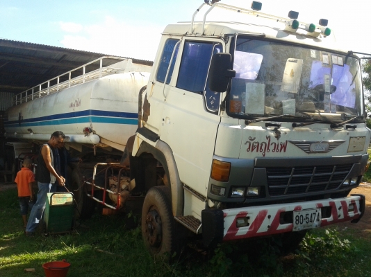 ต้องการขาย รถ 10 ล้อ / HINO หัวลากรถน้ำมัน ( หัว+หาง ) ลดราคาครับเหลือ 685000 บาทครับ