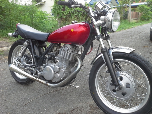 ขายYamaha Sr400cc.เครื่องแน่น สภาพตามรูป ไฟติดครบ ยางพอได้ครับ