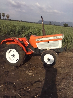 Kubota L 2002 DT 20 แรง สภาพสวย  ยางดียางสวย  เครื่องสวย เครื่องแน้น  เครื่องไม่ดัง เข้าเกียร์งาย  ไม่ดัง  มีแต่ตัว  ขับเคลื่อน 4 ล้อ สนใจตติดต่อ 089-9638932 อ.ชัยบาดาล จ.ลพบุรี ต.บัวชุม