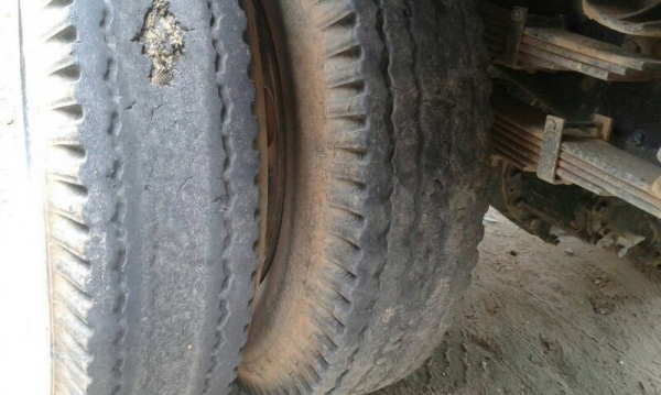 รถฮีโน่ 6 ล้อดั้ม  220 แรงม้า. ปี 56  ( รถวิ่ง 2x,xxx กม. )  สนใจติดต่อ 081 - 6079515