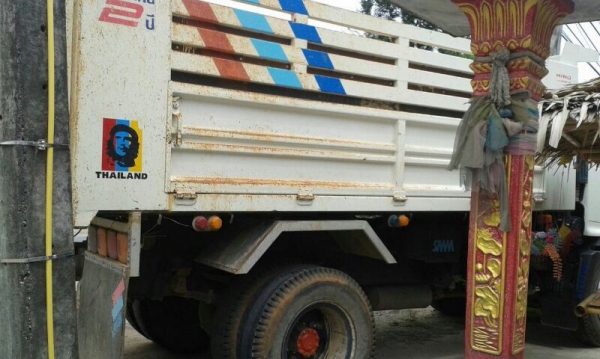 รถฮีโน่ 6 ล้อดั้ม  220 แรงม้า. ปี 56  ( รถวิ่ง 2x,xxx กม. )  สนใจติดต่อ 081 - 6079515