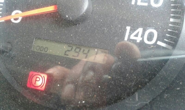 รถฮีโน่ 6 ล้อดั้ม  220 แรงม้า. ปี 56  ( รถวิ่ง 2x,xxx กม. )  สนใจติดต่อ 081 - 6079515