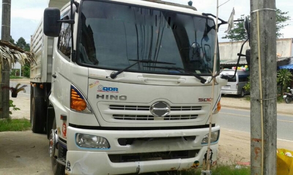รถฮีโน่ 6 ล้อดั้ม  220 แรงม้า. ปี 56  ( รถวิ่ง 2x,xxx กม. )  สนใจติดต่อ 081 - 6079515