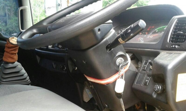 รถฮีโน่ 6 ล้อดั้ม  220 แรงม้า. ปี 56  ( รถวิ่ง 2x,xxx กม. )  สนใจติดต่อ 081 - 6079515