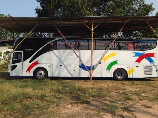 ขายรถบัส 6 ล้อ ยี่ห้อ NISSAN 330 แรงม้า ขายรถบัส 6 ล้อ ยี่ห้อ NISSAN 330 แรงม้า