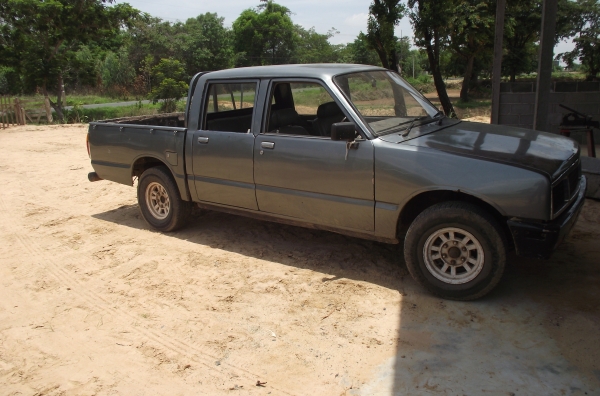 isuzu kb22 4ประตู