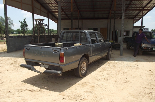 isuzu kb22 4ประตู