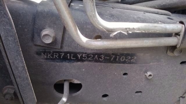 รถอีซูซุ 6 ล้อ ตู้แห้ง  NKR  130 แรงม้า. ปี 48   ( รถวิ่ง 9x,xxx กม. )  สนใจติดต่อ 081 - 6079515