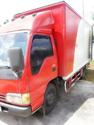 รถอีซูซุ 6 ล้อ ตู้แห้ง  NKR  130 แรงม้า. ปี 48   ( รถวิ่ง 9x,xxx กม. )  สนใจติดต่อ 081 - 6079515