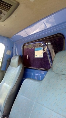 รถอีซูซุ 6 ล้อ ตู้แห้ง  NKR  130 แรงม้า. ปี 48   ( รถวิ่ง 9x,xxx กม. )  สนใจติดต่อ 081 - 6079515