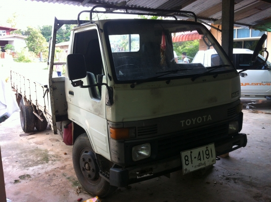 TOYOTA  ไดน้า 6ล้อช่วงยาว 2 ใบปัด ราคาถูกๆๆมาแล้วคับ