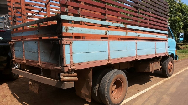 **285,000 บ.ต่อรอง**ขาย6ล้อช่วงล่างใหญ่ ISUZU KS วางเครื่อง115 4BD1 ฝาดำ เครื่องแน่นแรงเกียร์ร็อค6เกียร์ แรงๆ เกียร์ยาว ช่วงล่างFหน้า-หลัง คัสซีเก็บมาแล้ว ซับในสวยแข็งแรง ข้างนอกไม่สวยมีผุมีเชื่อมมีแตกมีปะ กระบะพื้นเหล็กคอกไม้ สูงฝาทึบไม้ สภาพดีไม่ผุ ยาว4