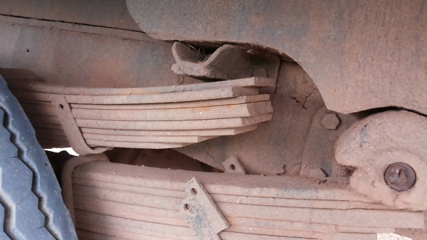 **285,000 บ.ต่อรอง**ขาย6ล้อช่วงล่างใหญ่ ISUZU KS วางเครื่อง115 4BD1 ฝาดำ เครื่องแน่นแรงเกียร์ร็อค6เกียร์ แรงๆ เกียร์ยาว ช่วงล่างFหน้า-หลัง คัสซีเก็บมาแล้ว ซับในสวยแข็งแรง ข้างนอกไม่สวยมีผุมีเชื่อมมีแตกมีปะ กระบะพื้นเหล็กคอกไม้ สูงฝาทึบไม้ สภาพดีไม่ผุ ยาว4