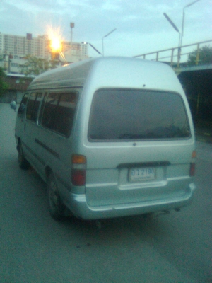 2001 โตโยต้าหลังคาสูงช่วงยาว