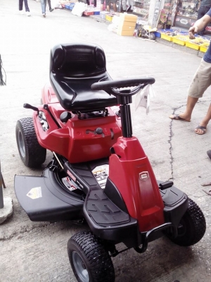 ขายรถตัดหญ้านั่งขับ ใบมีด 30นิ้ว เครื่องยนต์ 420 CC. 4 จังหวะของใหม่นำเข้า USA ขายรถตัดหญ้านั่งขับ ใบมีด 30นิ้ว เครื่องยนต์ 420 CC. 4 จังหวะของใหม่นำเข้า USA