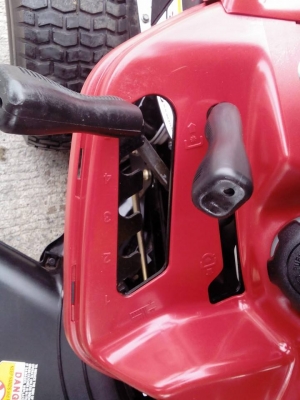 ขายรถตัดหญ้านั่งขับ ใบมีด 30นิ้ว เครื่องยนต์ 420 CC. 4 จังหวะของใหม่นำเข้า USA ขายรถตัดหญ้านั่งขับ ใบมีด 30นิ้ว เครื่องยนต์ 420 CC. 4 จังหวะของใหม่นำเข้า USA