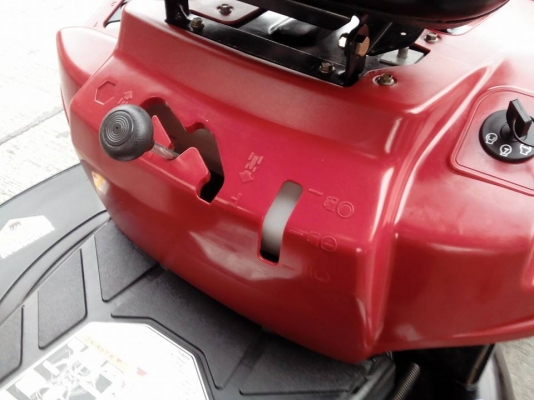 ขายรถตัดหญ้านั่งขับ ใบมีด 30นิ้ว เครื่องยนต์ 420 CC. 4 จังหวะของใหม่นำเข้า USA ขายรถตัดหญ้านั่งขับ ใบมีด 30นิ้ว เครื่องยนต์ 420 CC. 4 จังหวะของใหม่นำเข้า USA