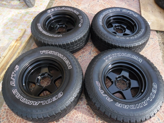 ขายmax 16x8 off-25 สีดำ+ยางyokohama at 265/70/16  ปี 10  1 ชุด