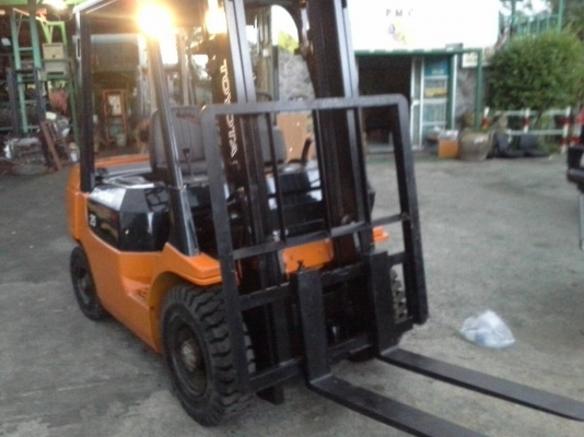 toyota 7fd25ขนาด2.5ตัน เสาสูง3เมตร เกียร์ธรรมดา เครื่องดีเซล2Zราคาต่อรองได้0816161541 รับประกันเครื่องเกียร์6เดือน