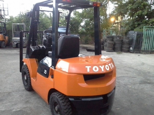 toyota 7fd25ขนาด2.5ตัน เสาสูง3เมตร เกียร์ธรรมดา เครื่องดีเซล2Zราคาต่อรองได้0816161541 รับประกันเครื่องเกียร์6เดือน