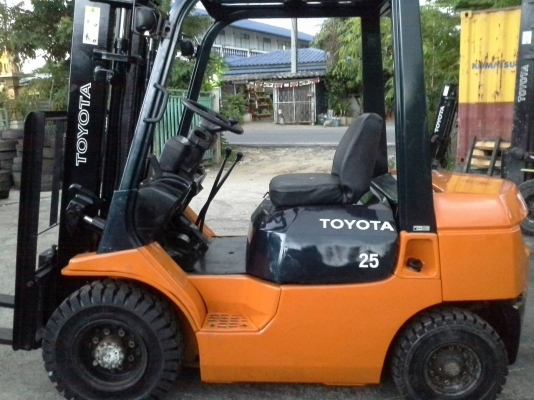 toyota 7fd25ขนาด2.5ตัน เสาสูง3เมตร เกียร์ธรรมดา เครื่องดีเซล2Zราคาต่อรองได้0816161541 รับประกันเครื่องเกียร์6เดือน